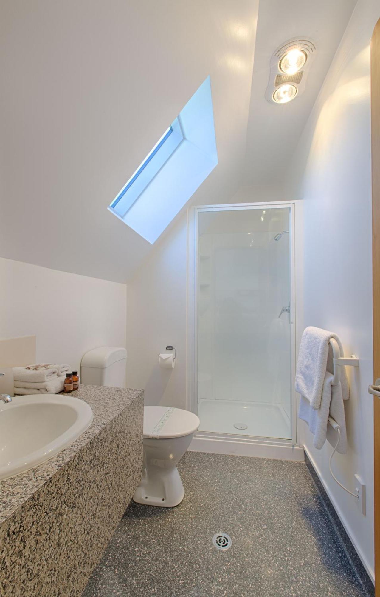 One-Bedroom Apartment,1098263448:JPEG